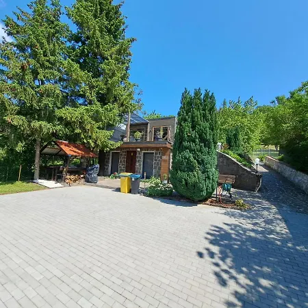 公寓 Benyecske Chill & *